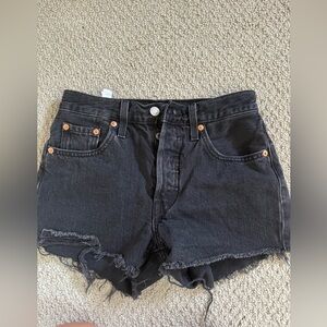 LEVIS 501 black jean shorts ripped